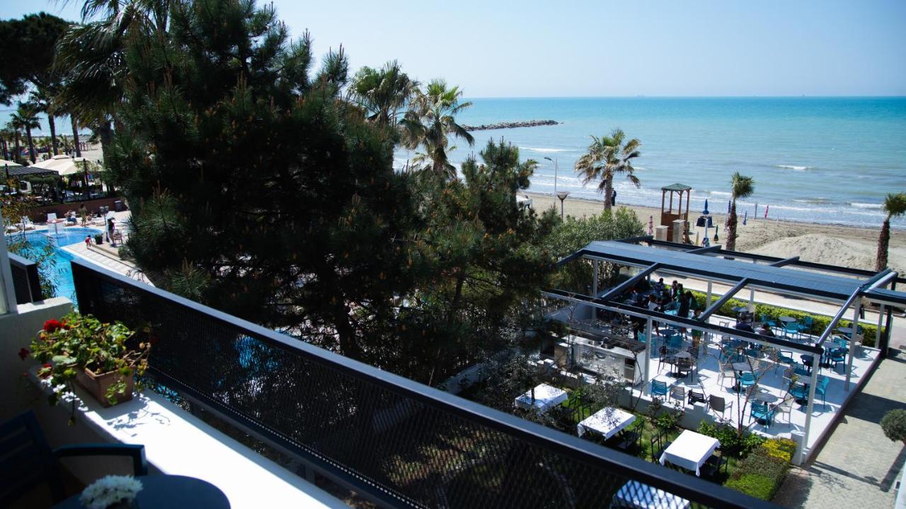 Okej Hotel Golem  Bagian luar foto