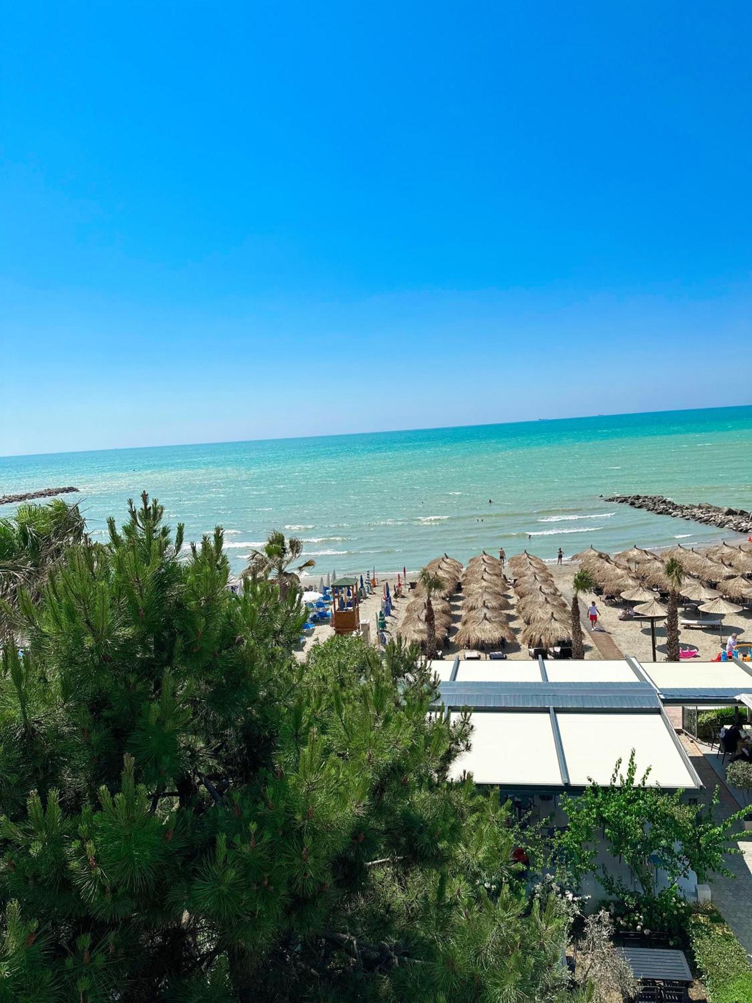 Okej Hotel Golem  Bagian luar foto