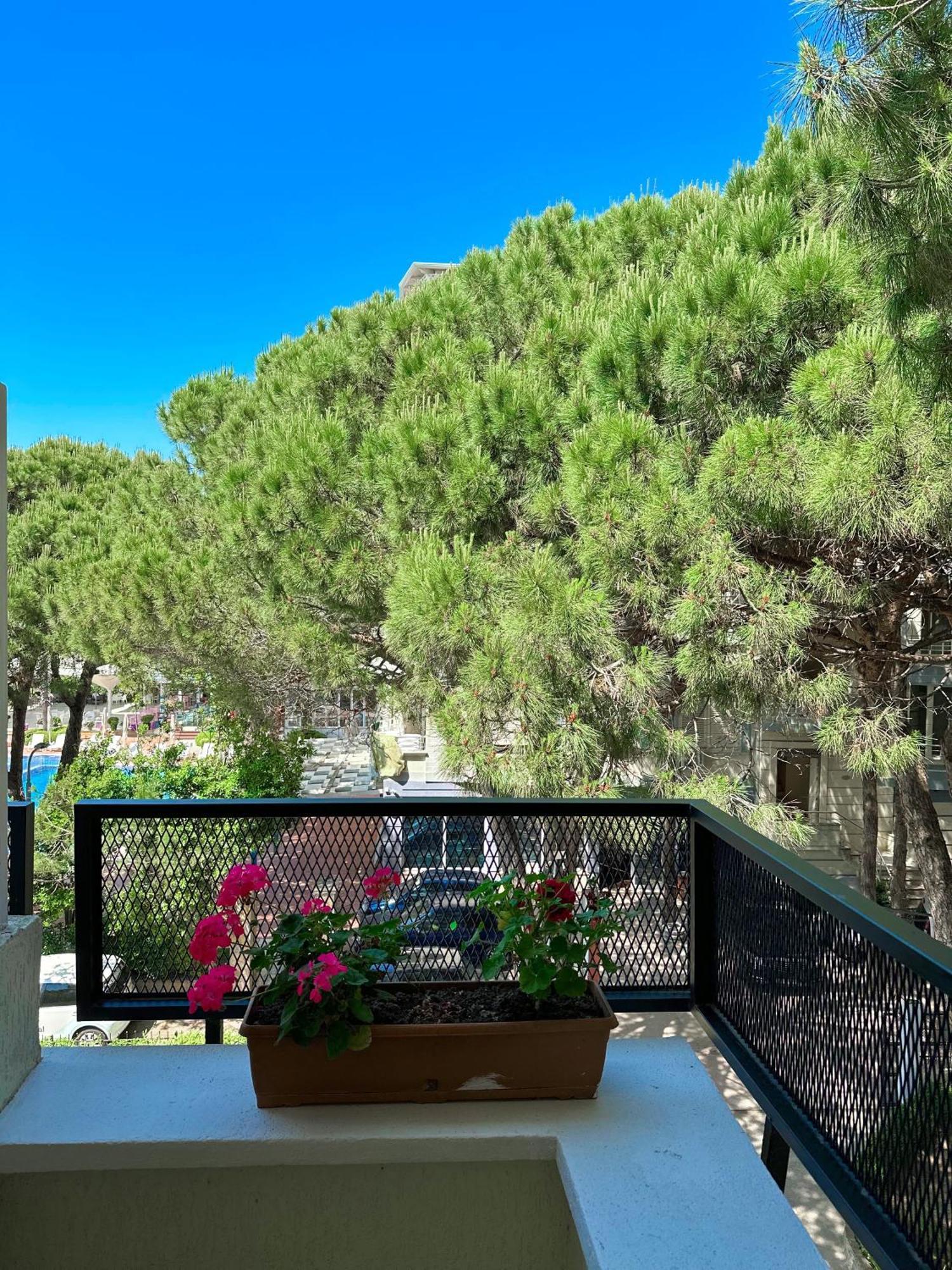 Okej Hotel Golem  Bagian luar foto