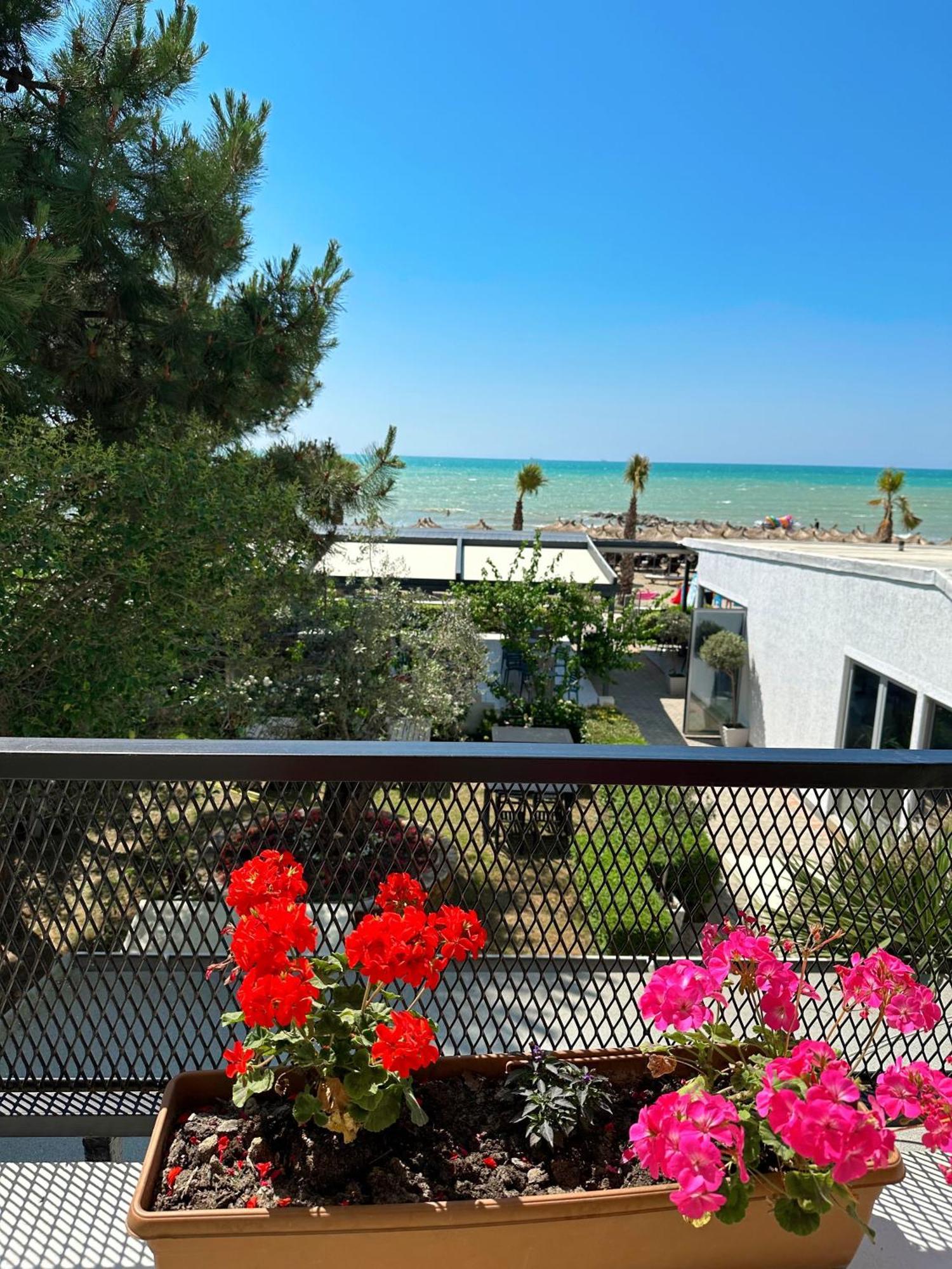 Okej Hotel Golem  Bagian luar foto