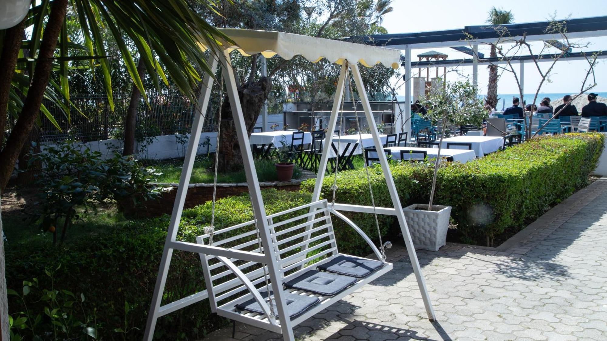 Okej Hotel Golem  Bagian luar foto